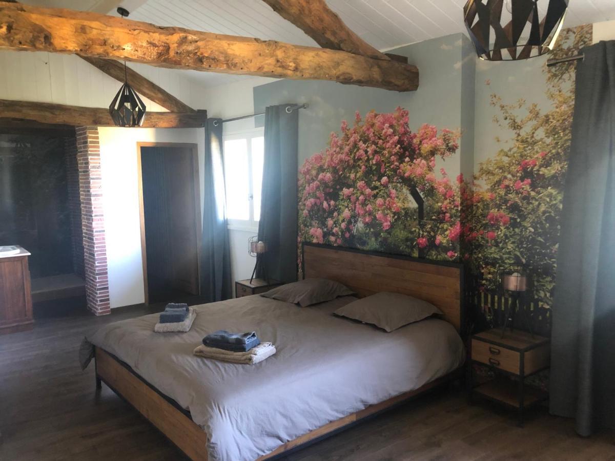 Au Clair De La Pierre - D'hotes Bed and breakfast *